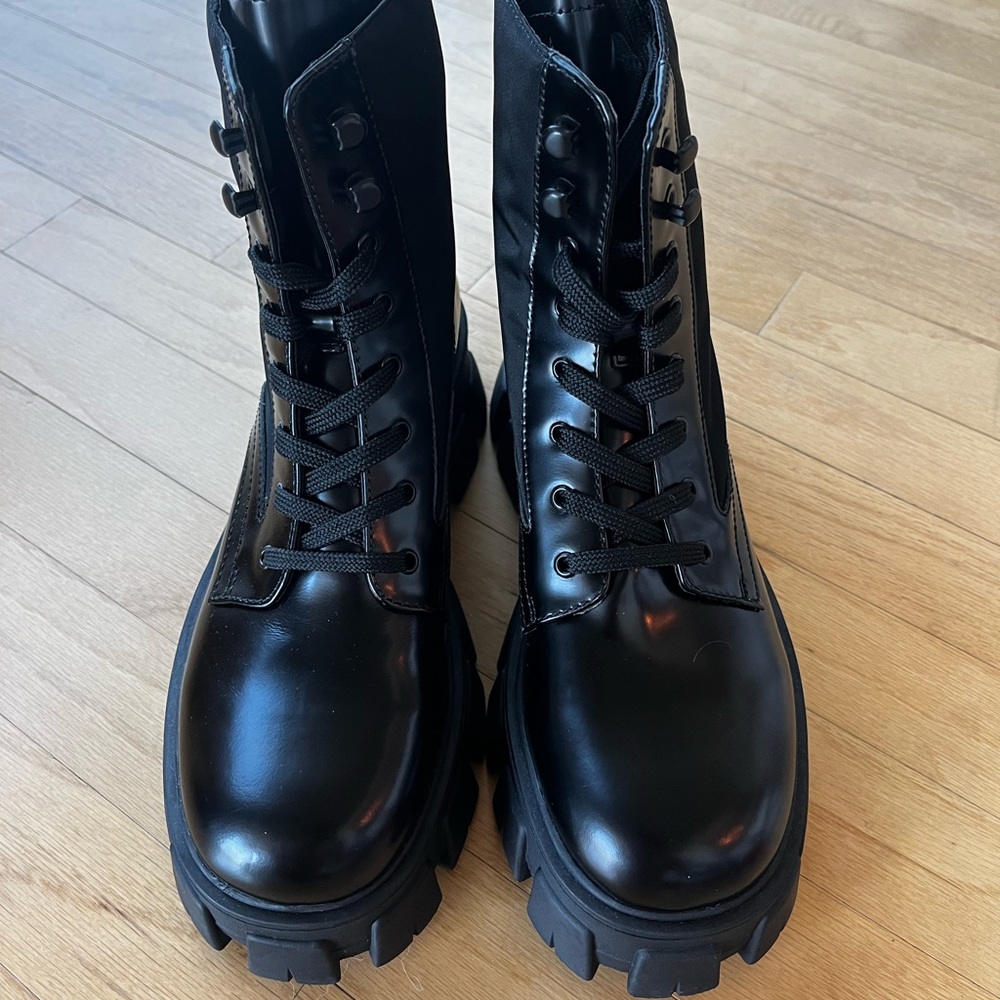 Combat boots